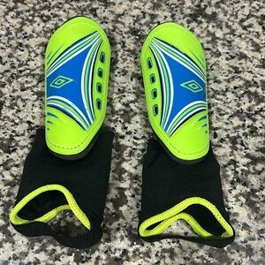 Umbro soccer skin guard w/built in stirrup